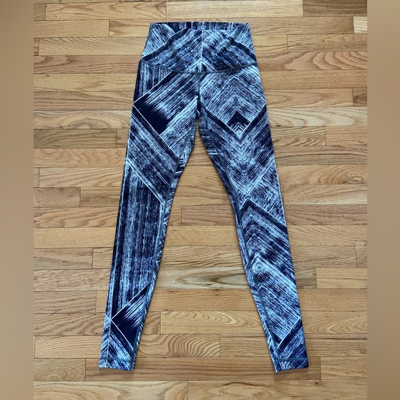Lululemon legging - Picture 1 of 3